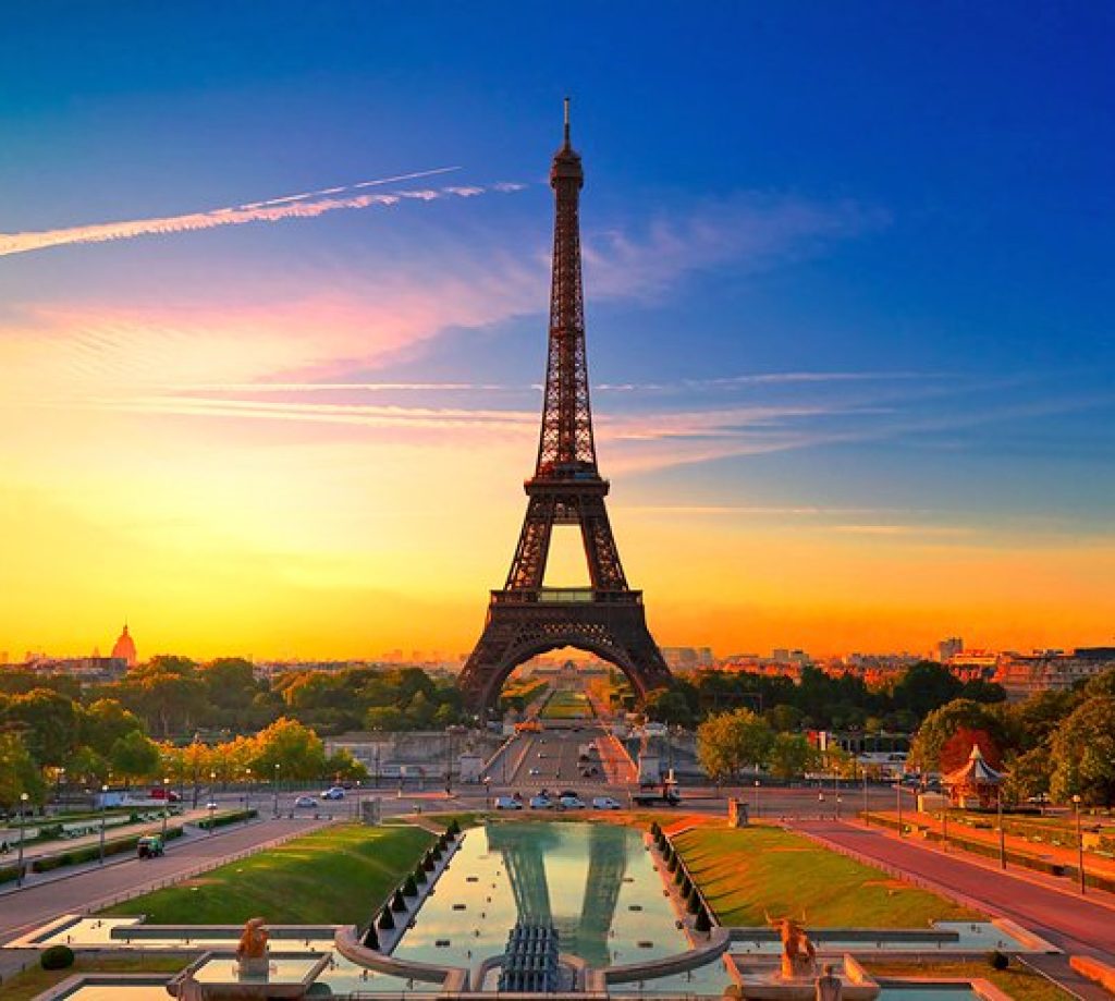 france-in-pictures-beautiful-places-to-photograph-eiffel-tower-1